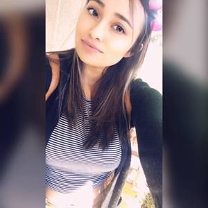 Meet your Posher, Roxana